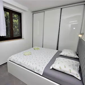 https://apartments-smitran.pula-hotels.org