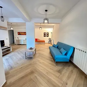https://casa-vacanze-eleonora-palermo.sicilyhotelsitaly.net